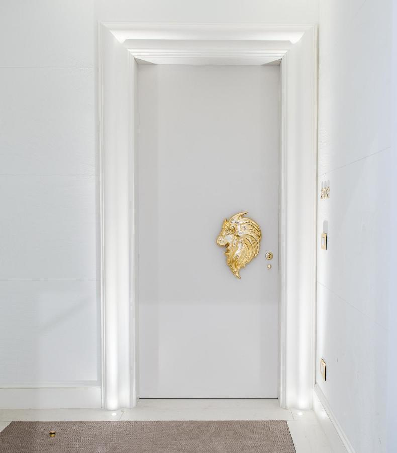 Boscolo Lyon Hotel & Spa Exterior photo The door of the vault